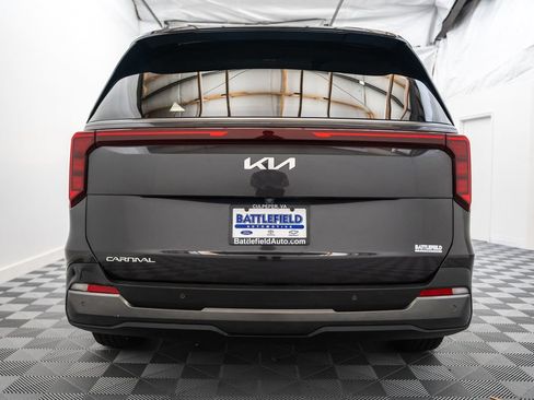 Used 2025 Kia Carnival SX FWD image 6