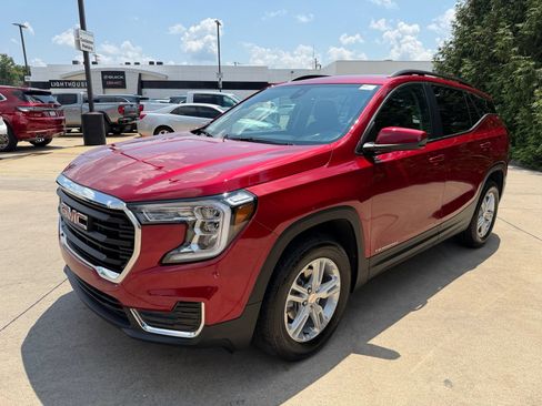 Used 2023 GMC Terrain SLE w/ Driver Convenience Package AWD/4WD image 7