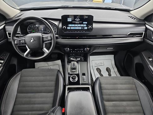 Used 2024 Mitsubishi Outlander SE image 17