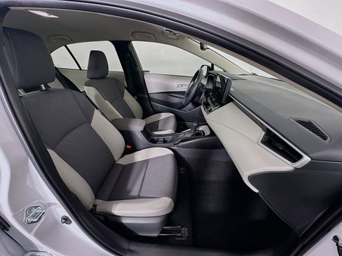 Used 2025 Toyota Corolla LE image 29