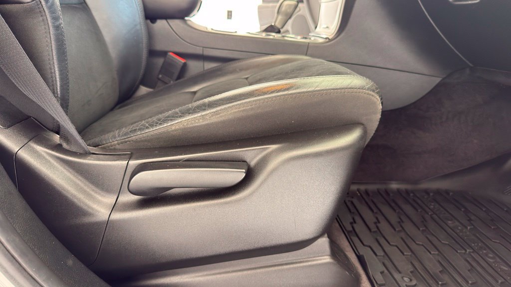 Used 2018 Jeep Grand Cherokee Altitude AWD/4WD image 37