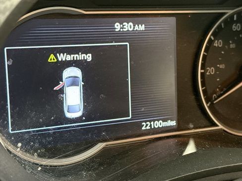 Used 2024 Nissan Versa SR w/ Trunk Package image 10