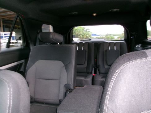 Used 2017 Ford Explorer XLT AWD/4WD image 36