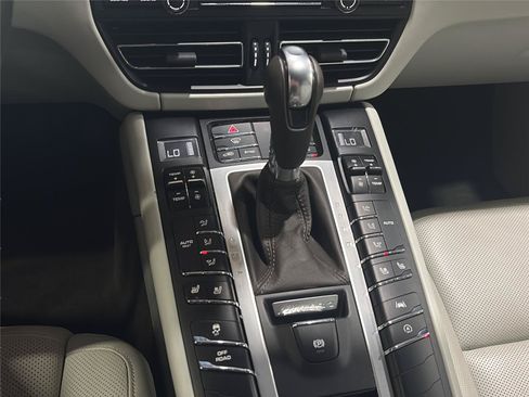 Used 2020 Porsche Macan S AWD/4WD image 19