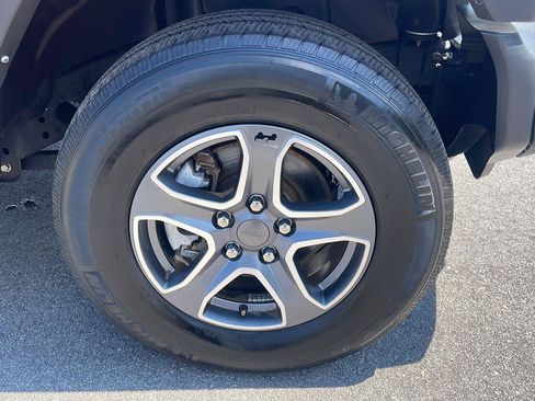 Used 2022 Jeep Wrangler Unlimited Sport AWD/4WD image 9