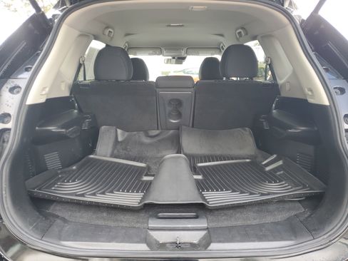 Used 2019 Nissan Rogue SV image 11