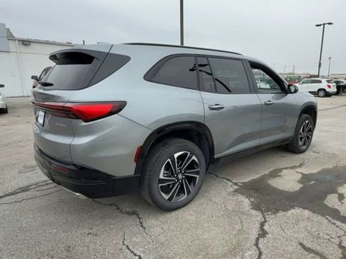 Used 2025 Buick Enclave Sport Touring image 8