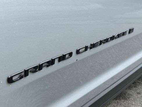 Used 2023 Jeep Grand Cherokee L Laredo AWD/4WD image 11