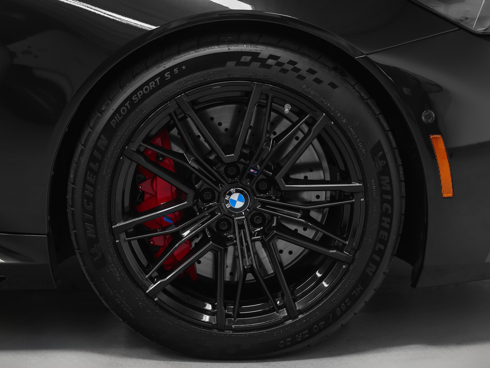 Used 2026 BMW M5 w/ Carbon Package AWD/4WD image 17