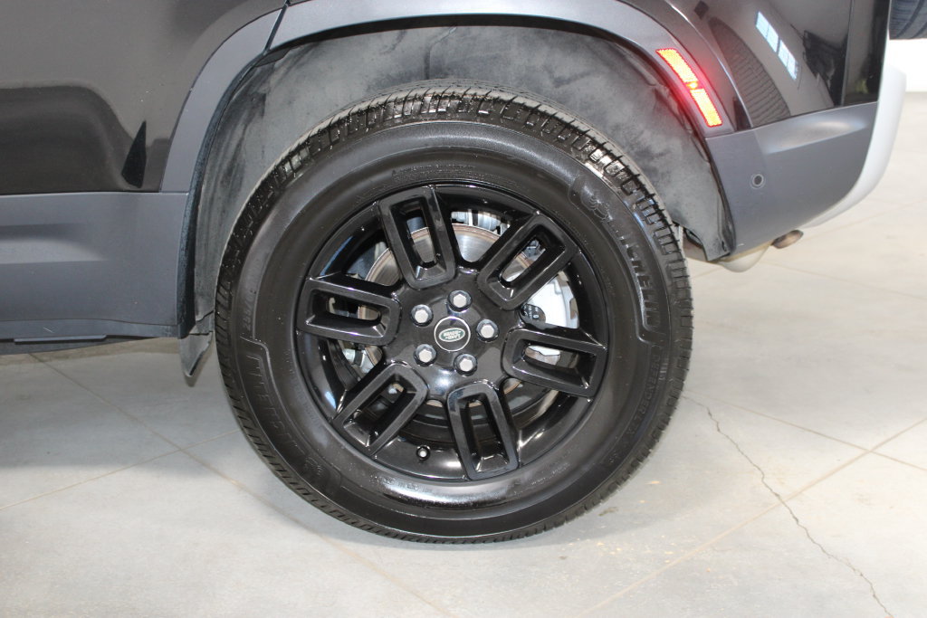 Used 2025 Land Rover Defender 110 S AWD/4WD image 57