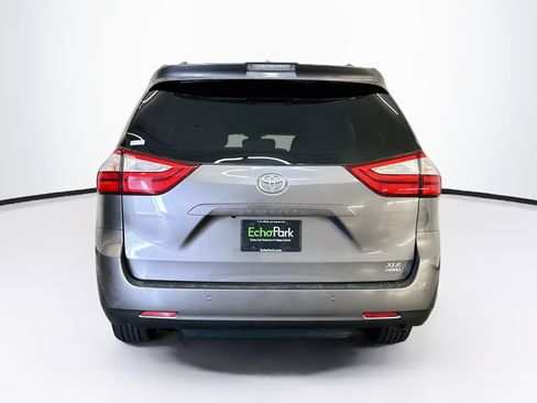 Used 2019 Toyota Sienna XLE w/ XLE Navigation Package AWD/4WD image 7