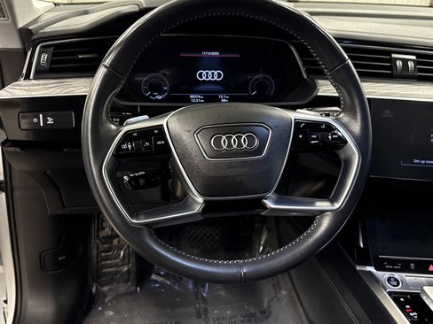 Used 2021 Audi e-tron Premium Plus w/ Premium Plus Package image 7