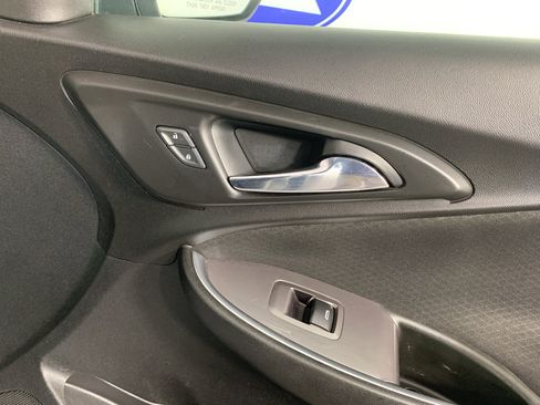 Used 2021 Chevrolet Malibu LT image 39