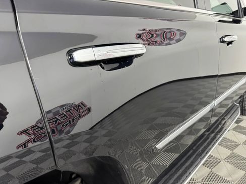 Used 2018 Cadillac Escalade Premium Luxury image 32