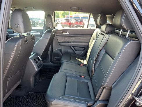 Used 2023 Volkswagen Atlas Cross Sport SE FWD image 9