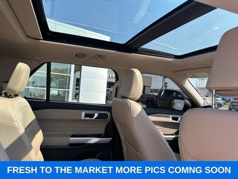 Used 2022 Ford Explorer XLT w/ Equipment Group 202A AWD/4WD image 17