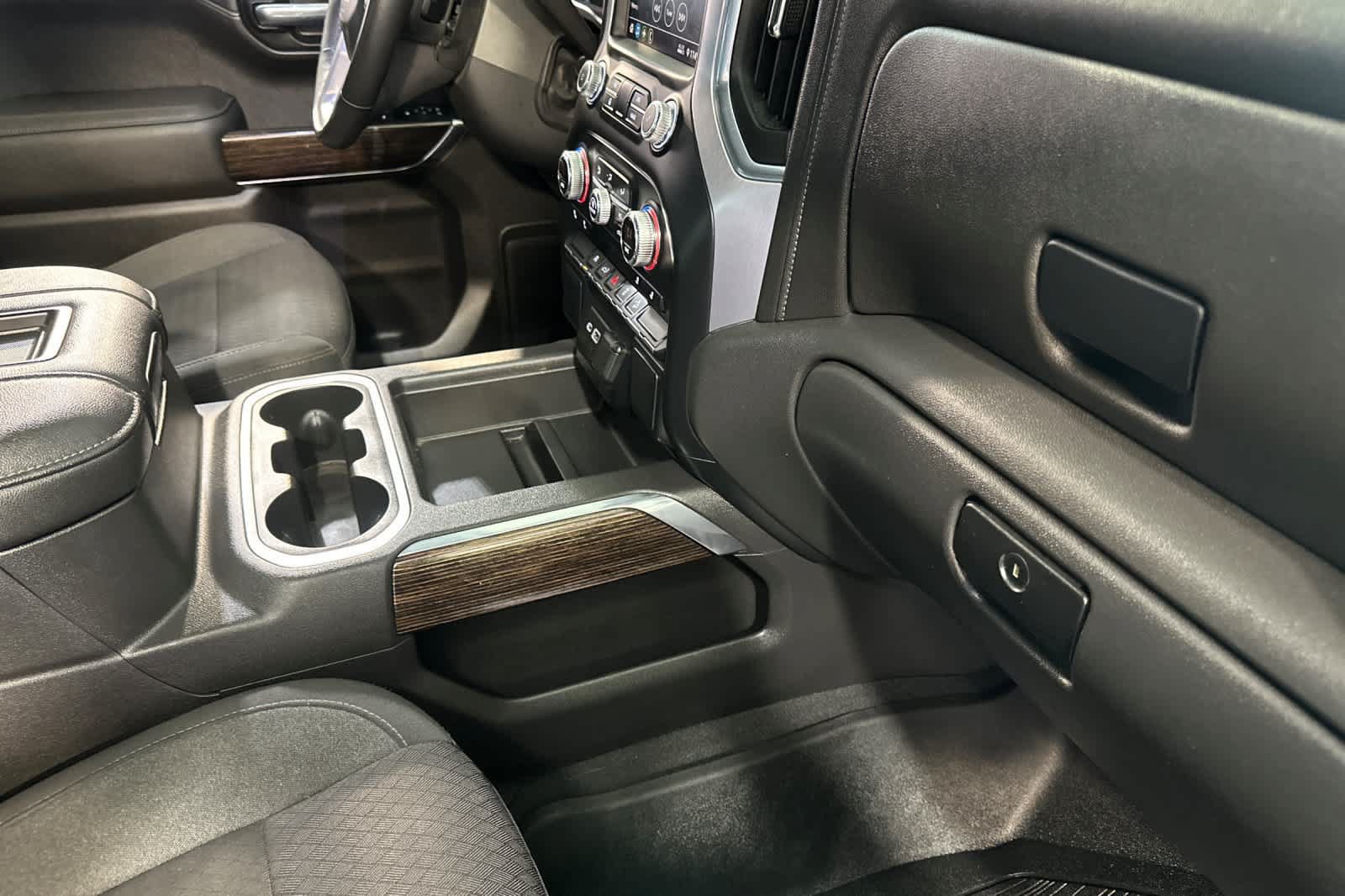 Used 2022 GMC Sierra 1500 Elevation AWD/4WD image 2