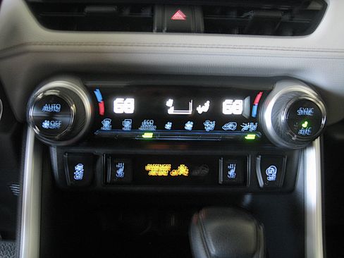 Used 2020 Toyota RAV4 XLE w/ Convenience Package image 17