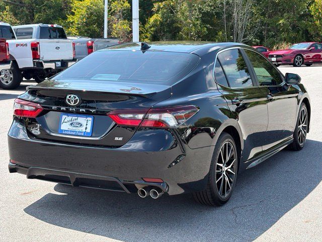 Used 2022 Toyota Camry SE FWD image 5