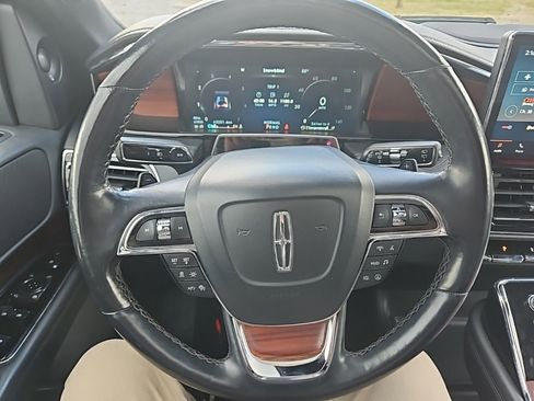 Used 2023 Lincoln Navigator Reserve image 18