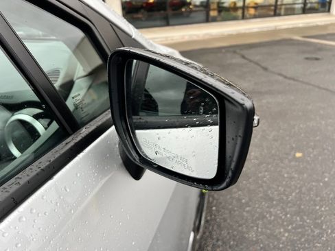 New 2025 Nissan Versa SR w/ Trunk Package image 37