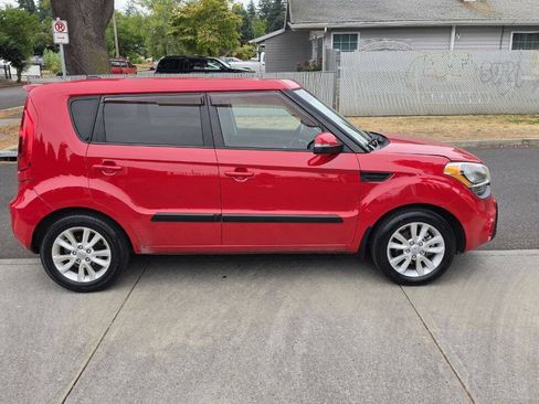 Used 2012 Kia Soul + FWD image 4