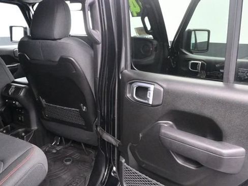 Used 2024 Jeep Wrangler Unlimited Rubicon w/ Convenience Group AWD/4WD image 14