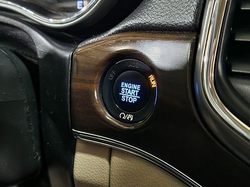 Used 2018 Jeep Grand Cherokee Limited image 40