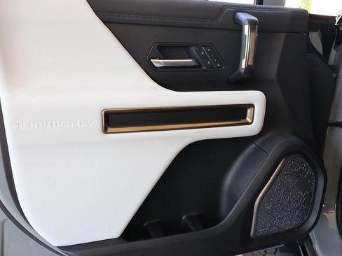 Used 2025 GMC Hummer EV 3X AWD/4WD image 9