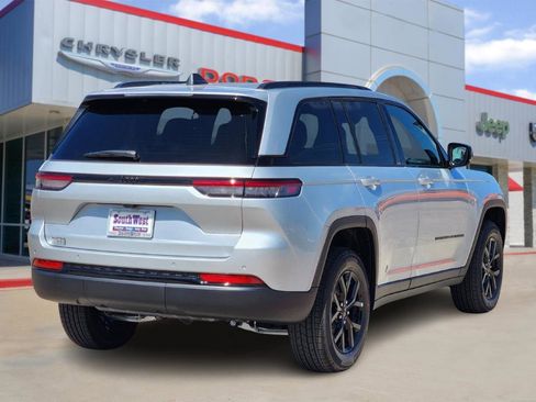 New 2025 Jeep Grand Cherokee Altitude image 6