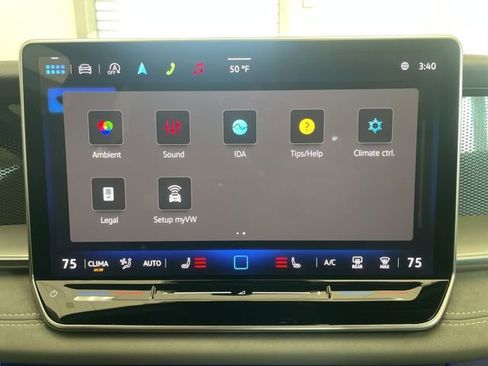 Certified 2025 Volkswagen Tiguan SE R-Line image 17