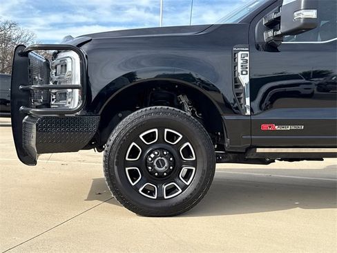 Used 2024 Ford F350 Platinum w/ FX4 Off-Road Package image 5