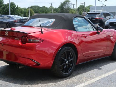 Used 2021 MAZDA MX-5 Miata Club RWD image 14