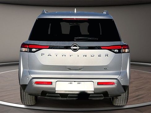 Certified 2025 Nissan Pathfinder SL image 4