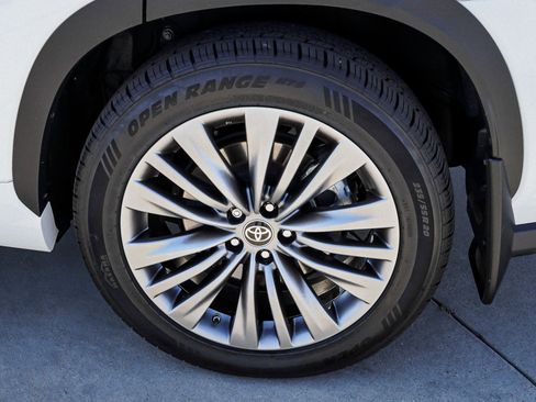 Used 2022 Toyota Highlander Platinum AWD/4WD image 13