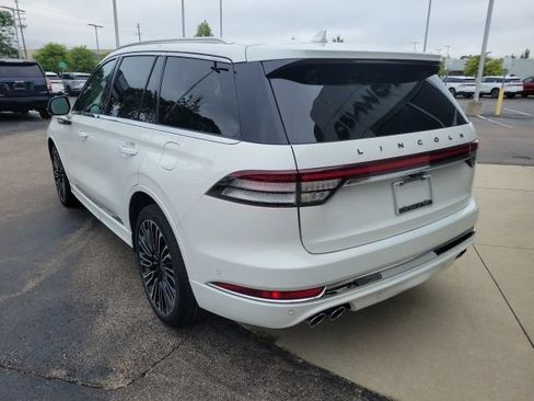 Used 2023 Lincoln Aviator Black Label w/ Dynamic Handling Package AWD/4WD image 16