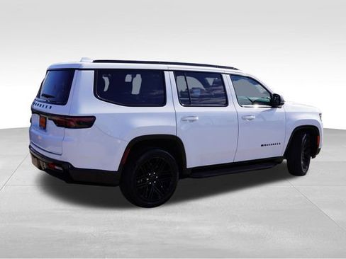Used 2023 Jeep Wagoneer Series II AWD/4WD image 4
