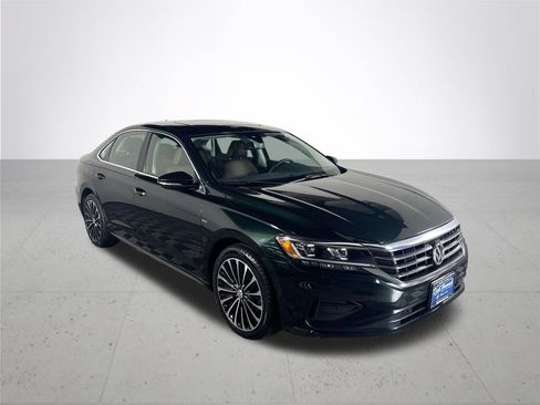 Used 2022 Volkswagen Passat 2.0T FWD image 4