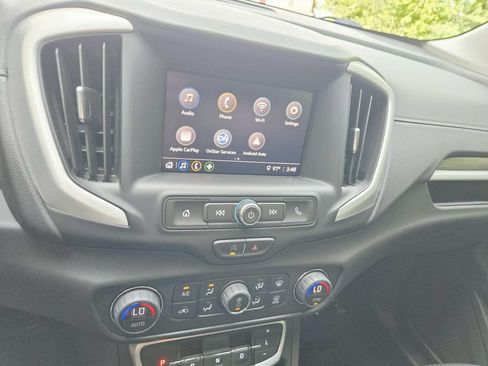Used 2024 GMC Terrain SLE w/ Driver Convenience Package FWD image 23