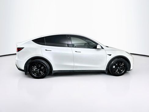 Used 2022 Tesla Model Y Long Range AWD/4WD image 10