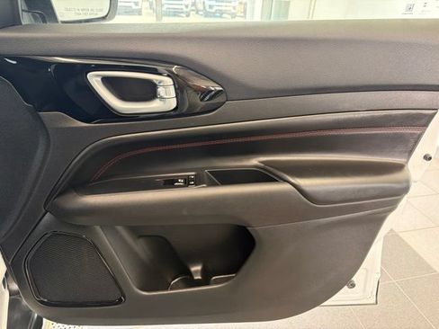 Used 2025 Jeep Compass Trailhawk AWD/4WD image 11