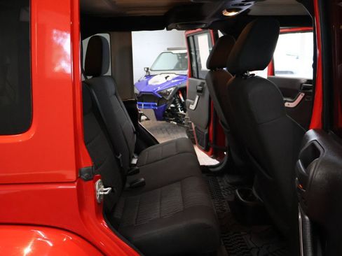 Used 2012 Jeep Wrangler Unlimited Sahara w/ Dual Top Group AWD/4WD image 15
