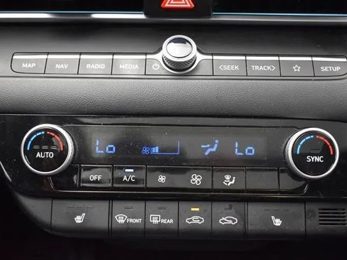 Used 2024 Hyundai Elantra Limited FWD image 33