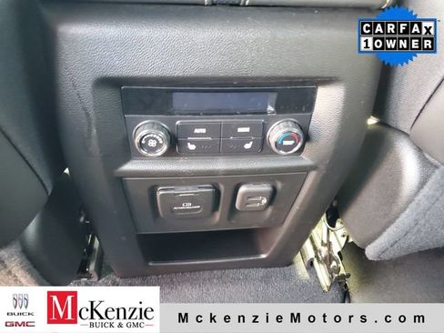 Used 2023 Chevrolet Traverse Premier FWD image 25