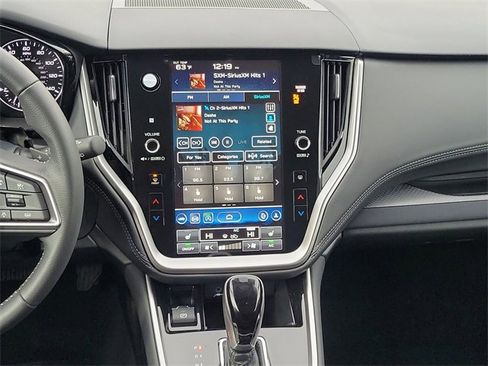 Used 2025 Subaru Outback Premium w/ Popular Package #1A image 15