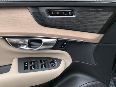 New 2026 Volvo XC90 B6 Ultra w/ Protection Package Premier image 11