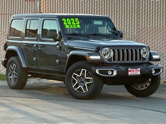 Used 2025 Jeep Wrangler Sahara video 2