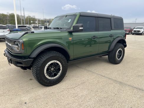 Used 2023 Ford Bronco Badlands image 10