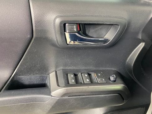 Certified 2019 Toyota Tacoma TRD Sport AWD/4WD image 21