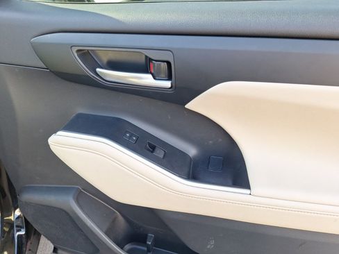 Used 2024 Toyota Highlander LE image 36